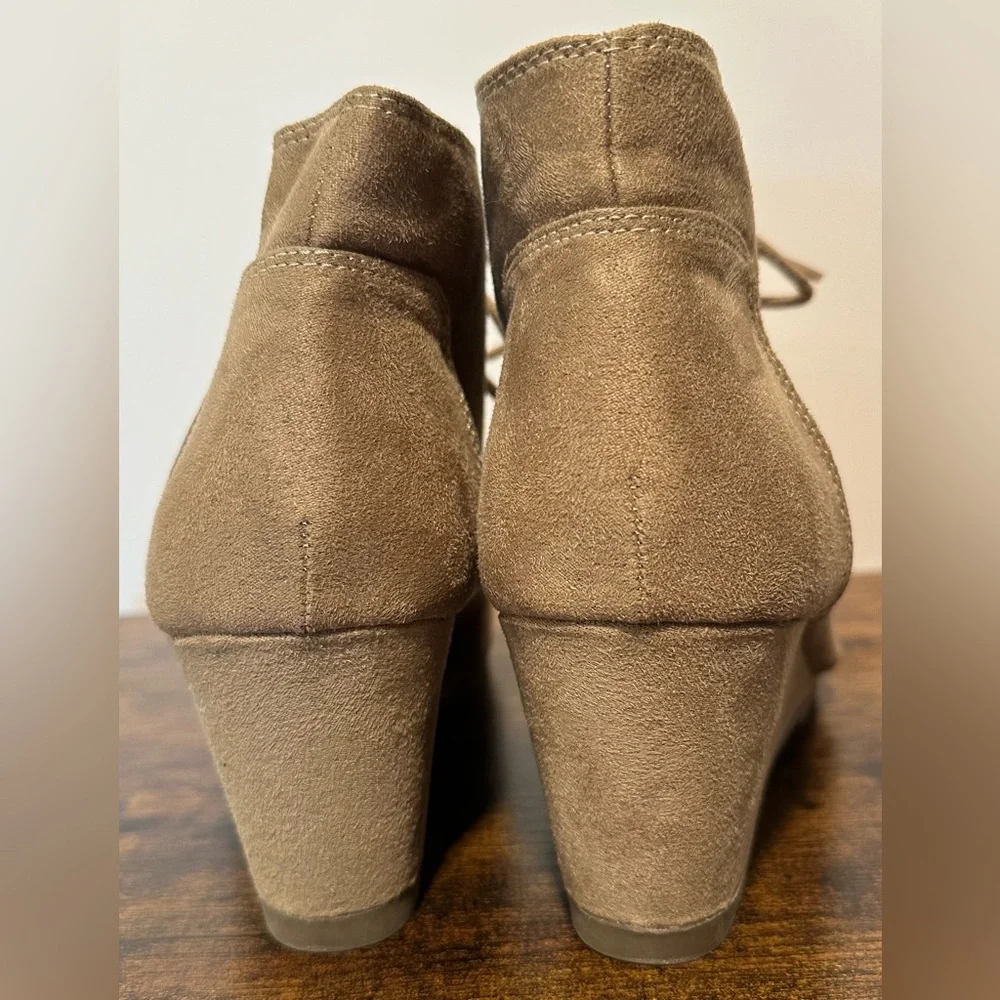 Faded Glory Womens Tan Faux Suede Wedge Booties Size 9
